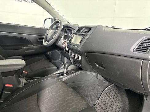 Used 2025 Mitsubishi Outlander Sport ES AWD/4WD image 30