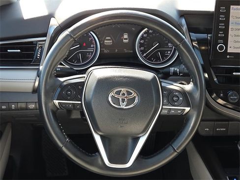 Used 2022 Toyota Camry XLE image 14