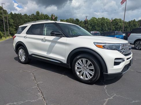 Used 2023 Ford Explorer Limited w/ Limited Technology Package RWD image 2