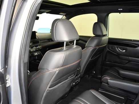Used 2025 Honda Pilot TrailSport image 49