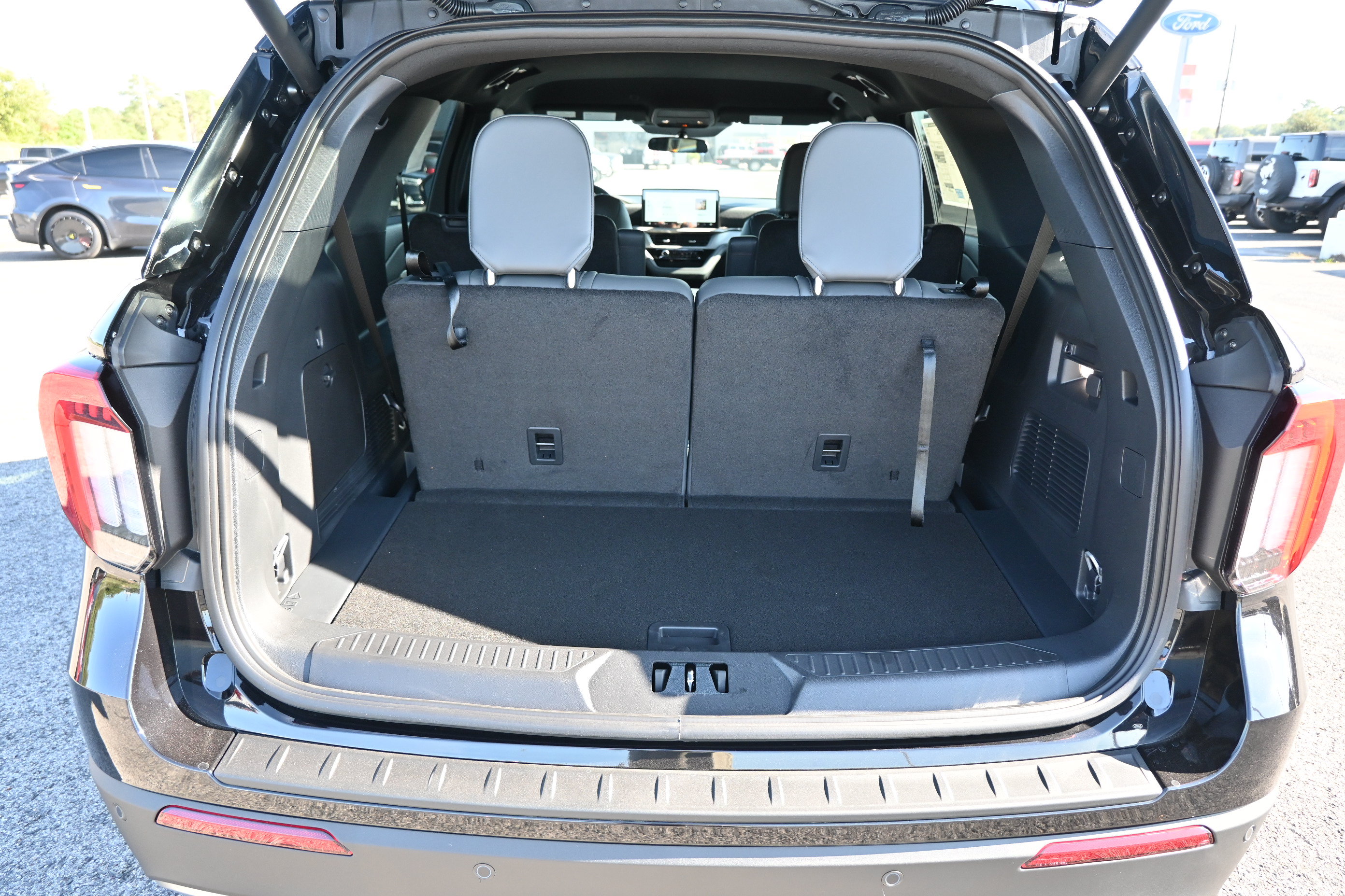 New 2027 Ford Explorer Active w/ Active Comfort Package RWD image 5