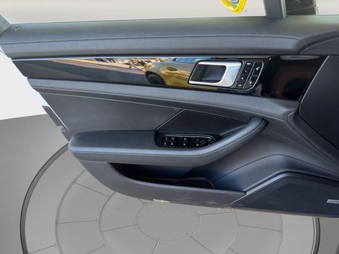 Used 2018 Porsche Panamera 4 image 12