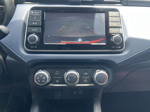 Certified 2023 Nissan Versa SV FWD image 7