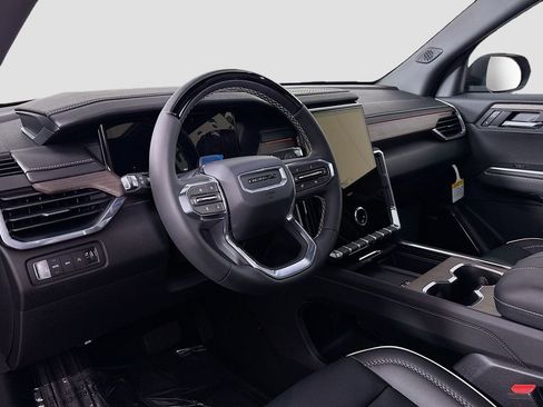 New 2026 GMC Acadia Denali w/ Super Cruise Package image 9