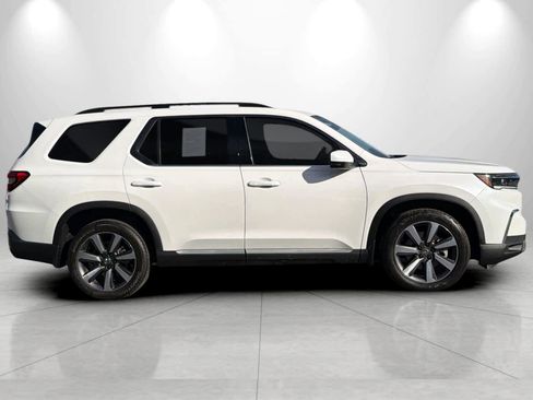 Used 2025 Honda Pilot Touring image 8
