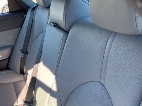 Used 2021 Toyota Avalon Limited image 9