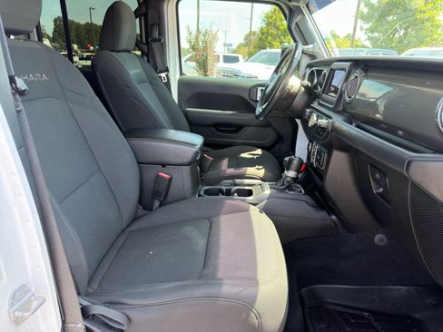 Used 2020 Jeep Wrangler Unlimited Sahara AWD/4WD image 24