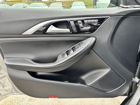 Used 2018 INFINITI QX30 Premium w/ Technology Package image 11