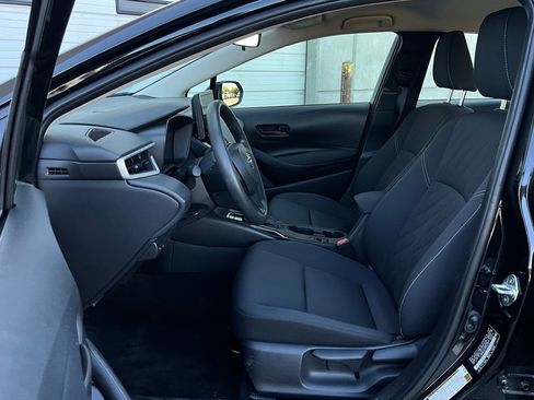 Used 2025 Toyota Corolla LE image 9