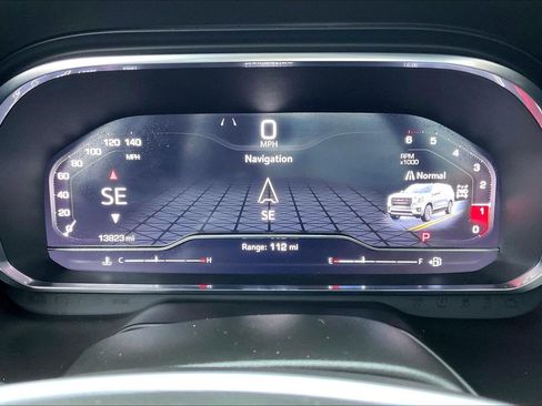 Used 2024 GMC Yukon SLT w/ SLT Luxury Package image 22