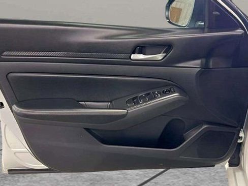 Used 2025 Nissan Altima 2.5 SV image 12