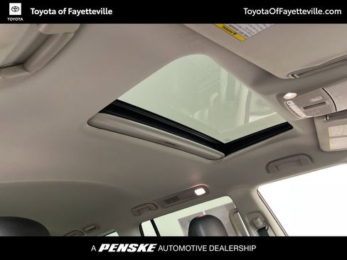 Used 2023 Nissan Armada SL w/ Captain's Chairs Package image 6