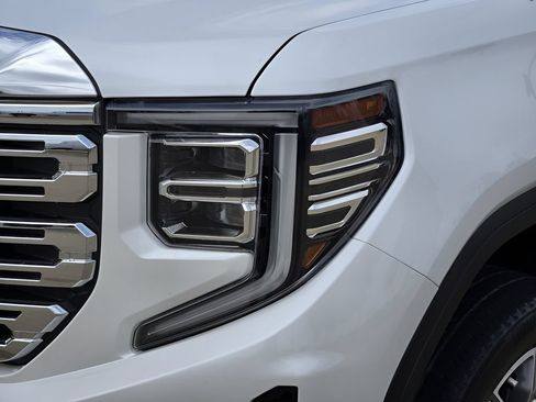Used 2023 GMC Sierra 1500 Denali w/ Denali Reserve Package AWD/4WD image 9