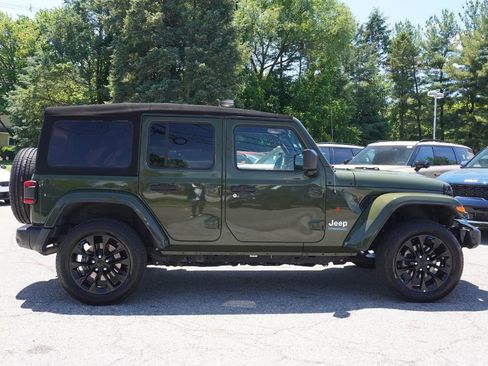 Used 2022 Jeep Wrangler Unlimited Sahara w/ Cold Weather Group AWD/4WD image 17