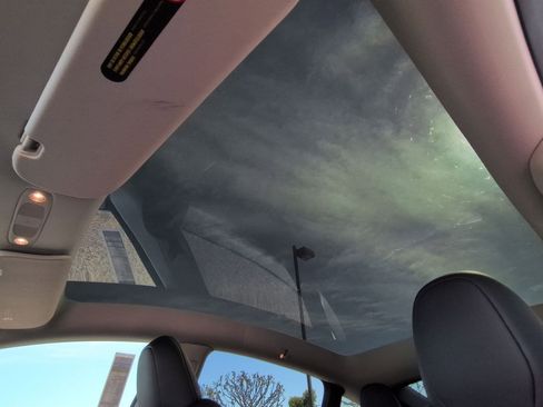 Used 2023 Tesla Model Y Long Range image 19