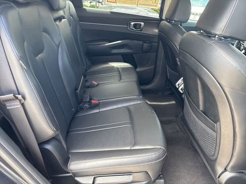 Used 2024 Kia Sorento S FWD image 43