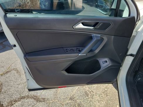 Used 2018 Volkswagen Tiguan SEL image 9