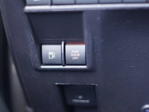 Used 2024 Toyota Sienna Platinum FWD image 17