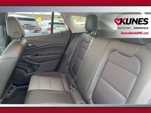 Used 2025 Chevrolet Trax LT image 28