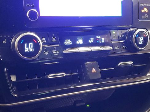 Certified 2023 Toyota Highlander XLE image 30