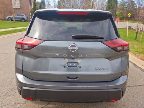Used 2024 Nissan Rogue SV image 10