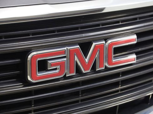 Used 2018 GMC Terrain SLE w/ Driver Convenience Package FWD image 15