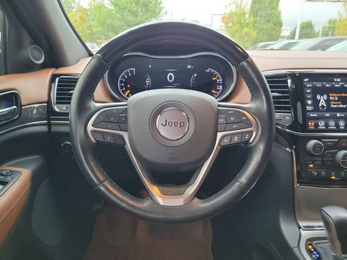 Used 2020 Jeep Grand Cherokee Overland AWD/4WD image 11
