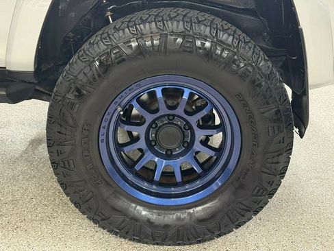 Used 2018 Toyota 4Runner SR5 Premium AWD/4WD image 38