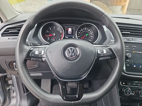 Used 2020 Volkswagen Tiguan SE AWD/4WD image 19