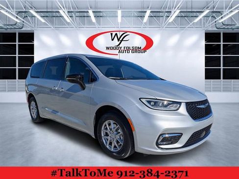 New 2026 Chrysler Pacifica Select image 1