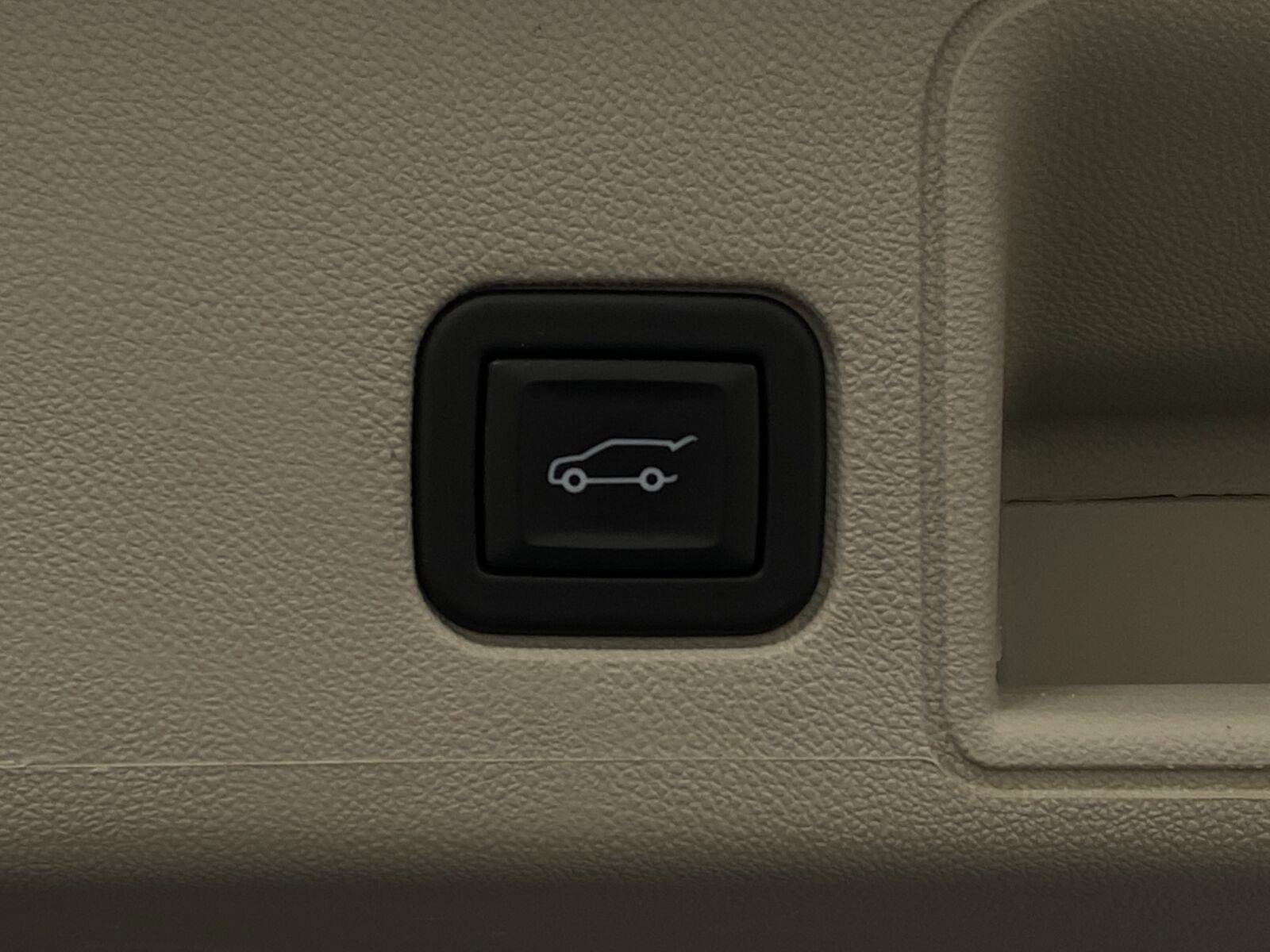 Used 2023 GMC Terrain Denali w/ LPO, Floor Liner Package AWD/4WD image 7