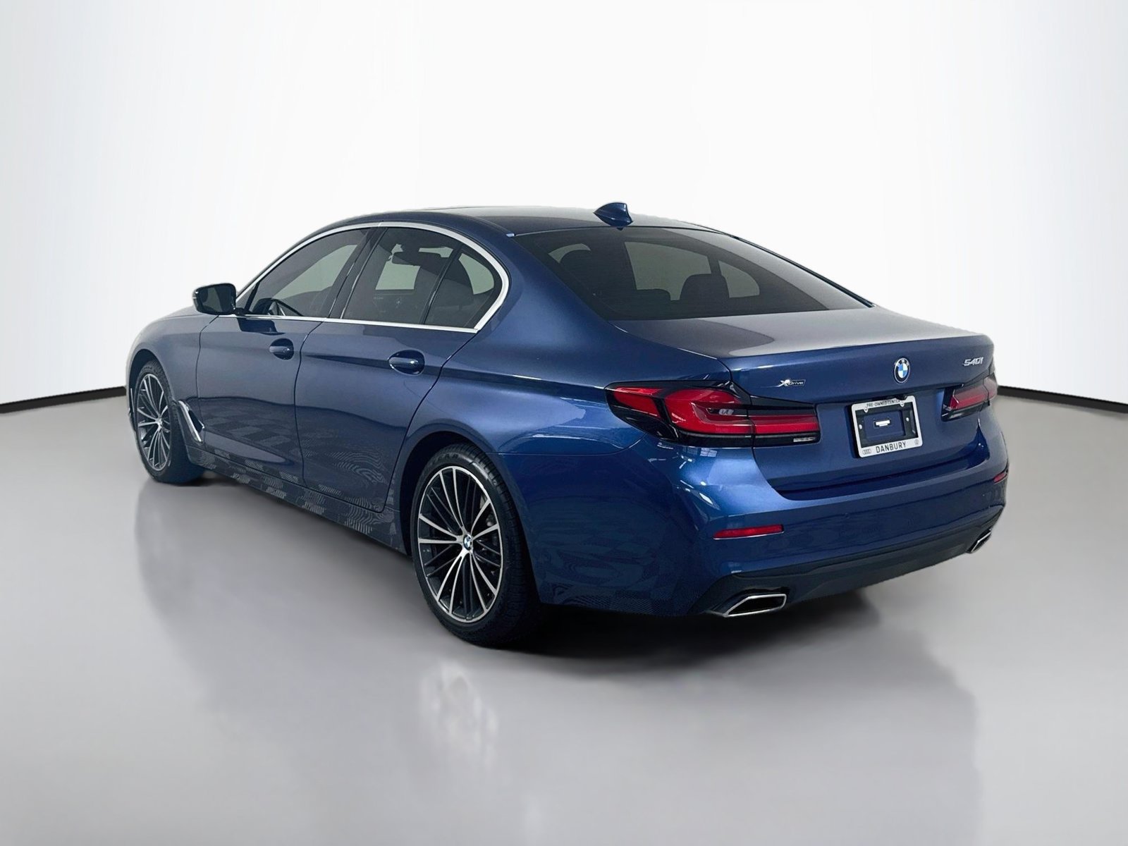 Used 2022 BMW 540i xDrive w/ Convenience Package AWD/4WD image 3