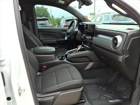 Used 2025 Chevrolet Colorado LT RWD image 17