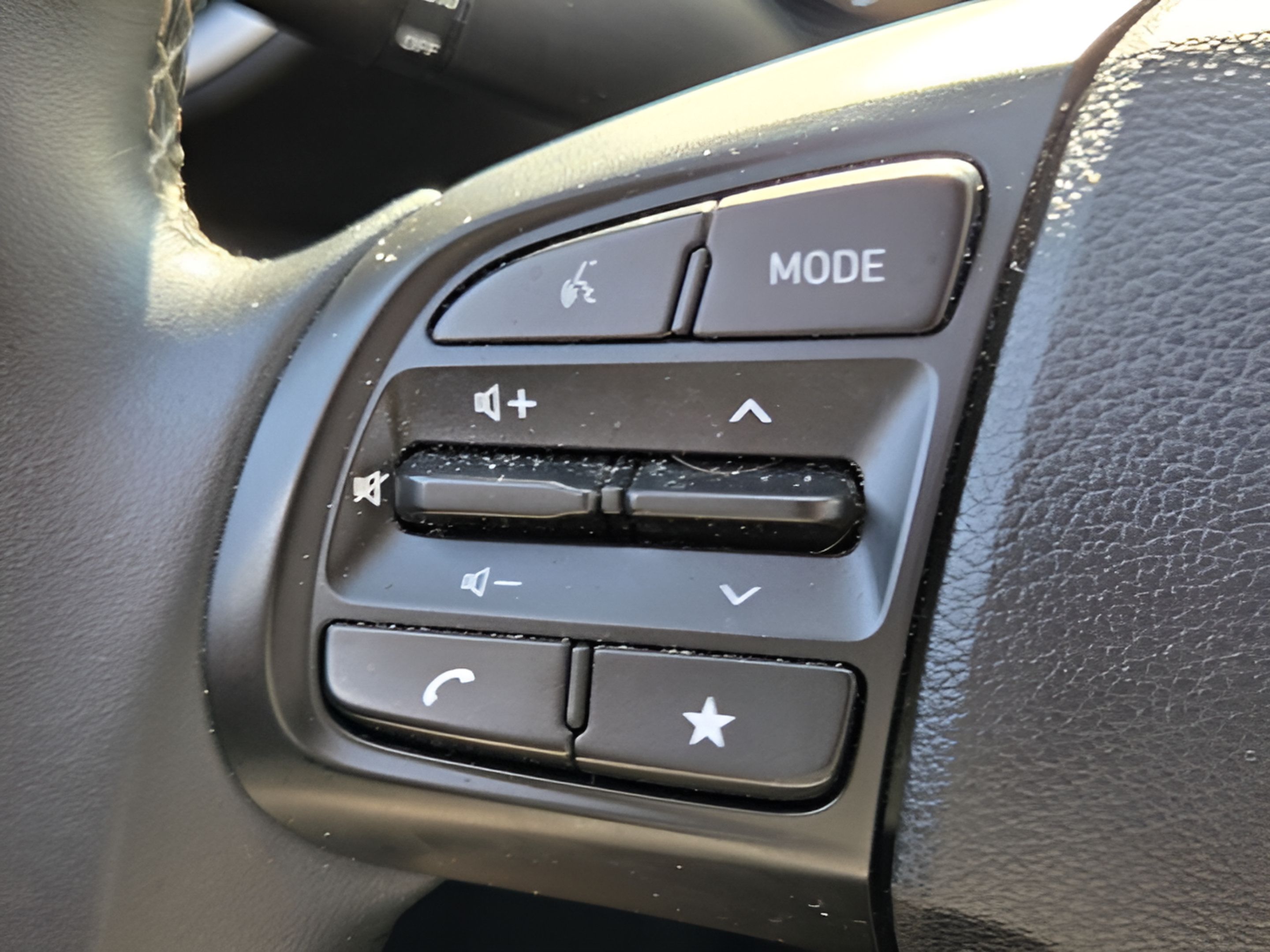 Used 2025 Hyundai Venue SEL FWD image 29