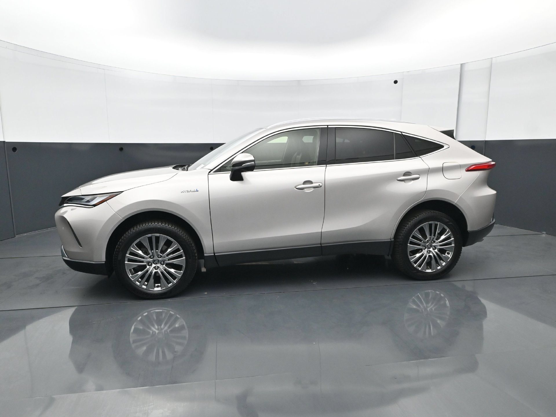 Used 2021 Toyota Venza Limited w/ Advanced Technology Package AWD/4WD image 3