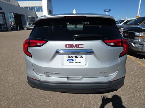 Used 2018 GMC Terrain SLE image 4