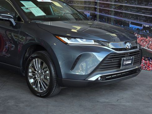 Used 2024 Toyota Venza Limited AWD/4WD image 2
