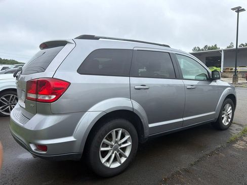 Used 2017 Dodge Journey SXT w/ Comfort/Convenience Group AWD/4WD image 4