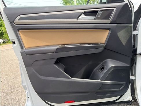 Used 2020 Volkswagen Atlas Cross Sport SE w/ Panoramic Sunroof Package AWD/4WD image 12