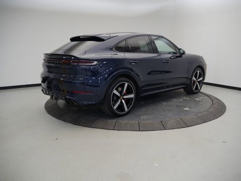Certified 2024 Porsche Cayenne Turbo image 7