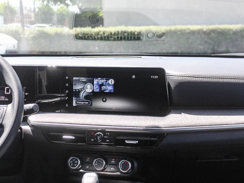 Used 2025 Nissan Kicks SV FWD image 17