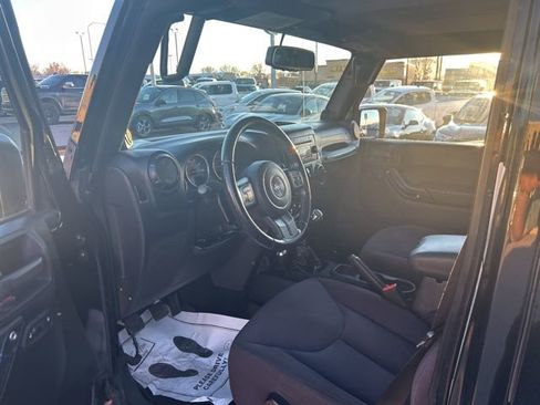 Used 2014 Jeep Wrangler Unlimited Sport w/ Dual Top Group image 12