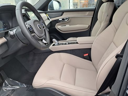New 2026 Volvo XC90 B6 Plus w/ Protection Package Premier AWD/4WD image 6