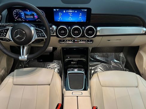 Used 2026 Mercedes-Benz GLB 250 image 14