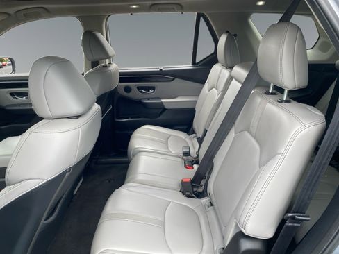 Used 2023 Honda Pilot Touring image 13