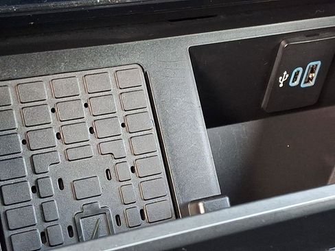 Used 2024 Ford F250 Lariat w/ Chrome Package image 25