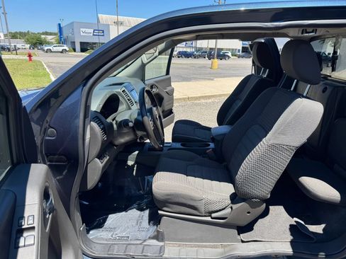 Used 2018 Nissan Frontier SV AWD/4WD image 9
