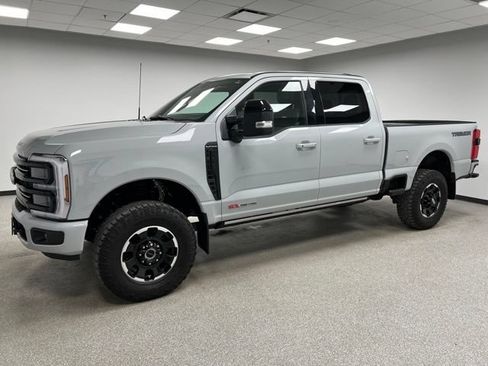 Used 2025 Ford F350 Platinum w/ Tremor Off-Road Package AWD/4WD image 6