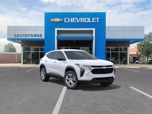 New 2026 Chevrolet Trax LS w/ Driver Confidence Package FWD image 25