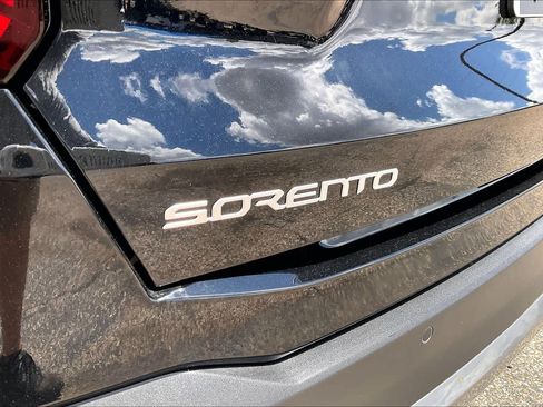 Used 2025 Kia Sorento S FWD image 28
